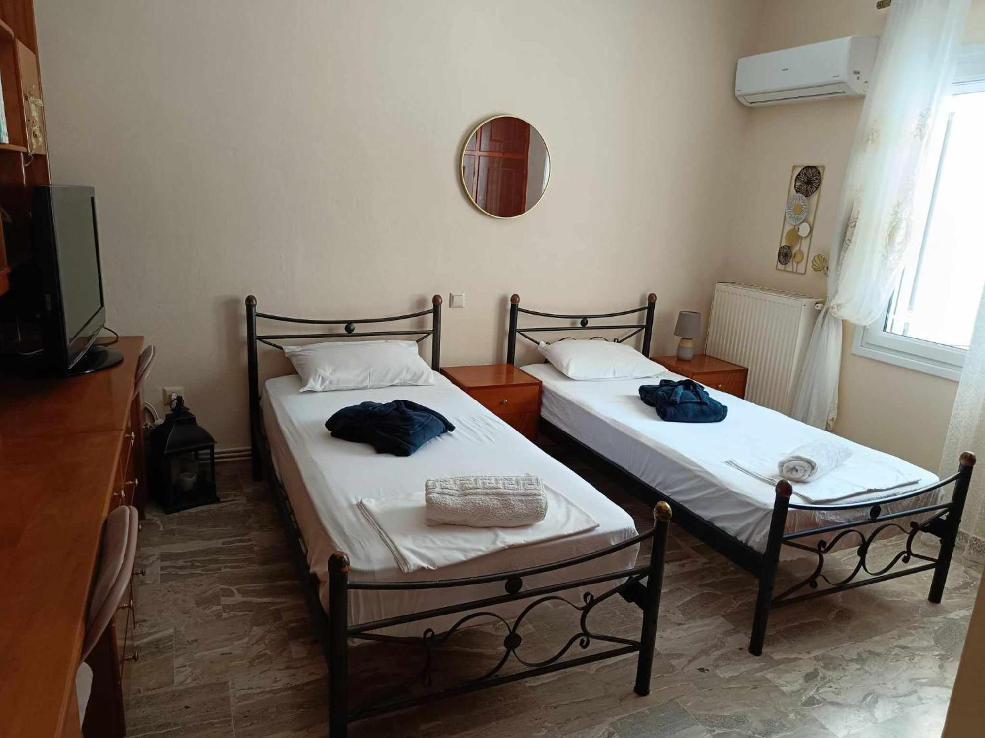 Angela Hilltop Apt 1 Argassi Bagian luar foto